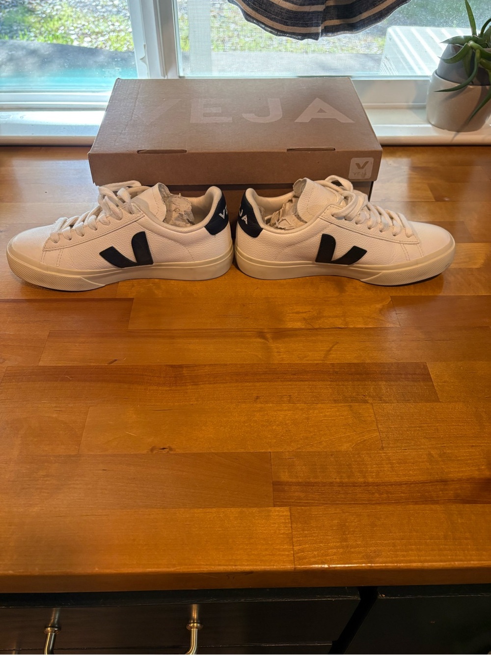EUC Veja White Sneakers EU 35 with Black V Accent - Picture 3 of 8